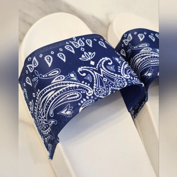 AE Bandana Slides - Picture 3 of 4